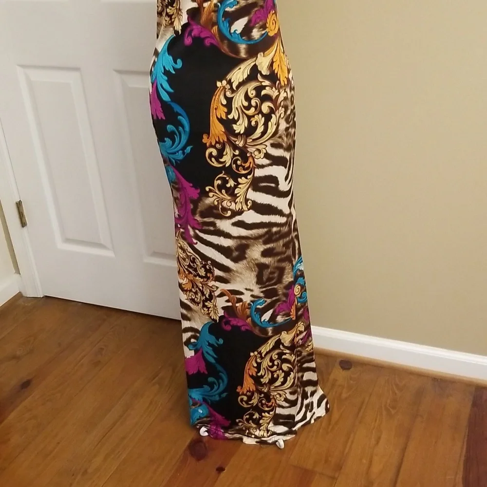 ANYTHING BUT BORING❣️Gorgeous Symphony maxi dress. - Picture 3 of 9